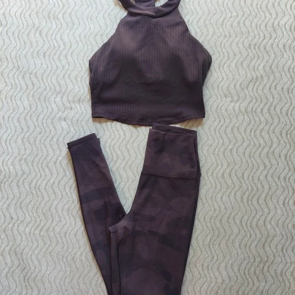 Alo yoga matching set - Picture 2 of 3